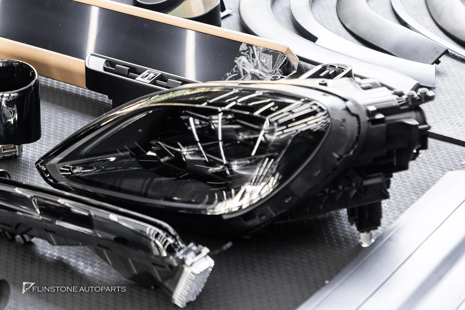 PORSCHE Cayenne 958 เตรียมใส่ชุดแต่งหล่อที่สุดในรุ่น! เข้ามาอัปเกรดเป็นทรง