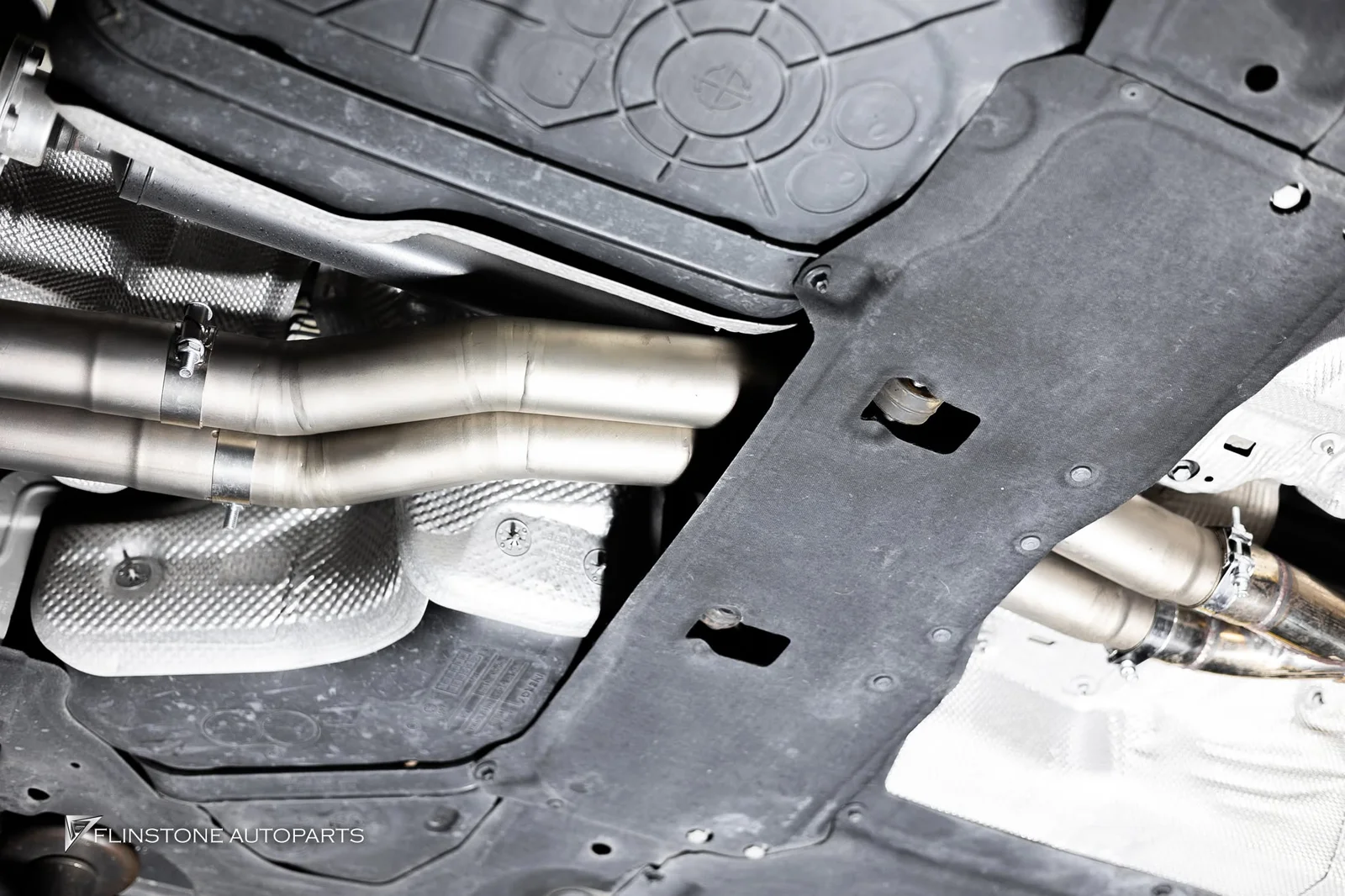 Audi Q8 ติดตั้งชุดท่อไอเสีย USUS Titanium Exhaust วัสดุไทเทเนียม