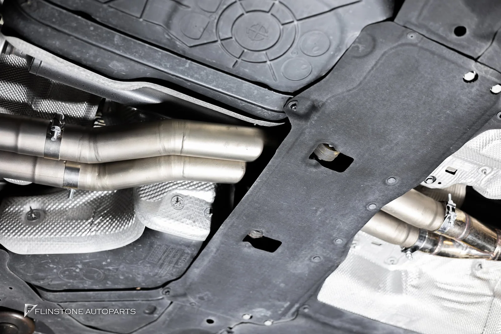 Audi Q8 ติดตั้งชุดท่อไอเสีย USUS Titanium Exhaust วัสดุไทเทเนียม