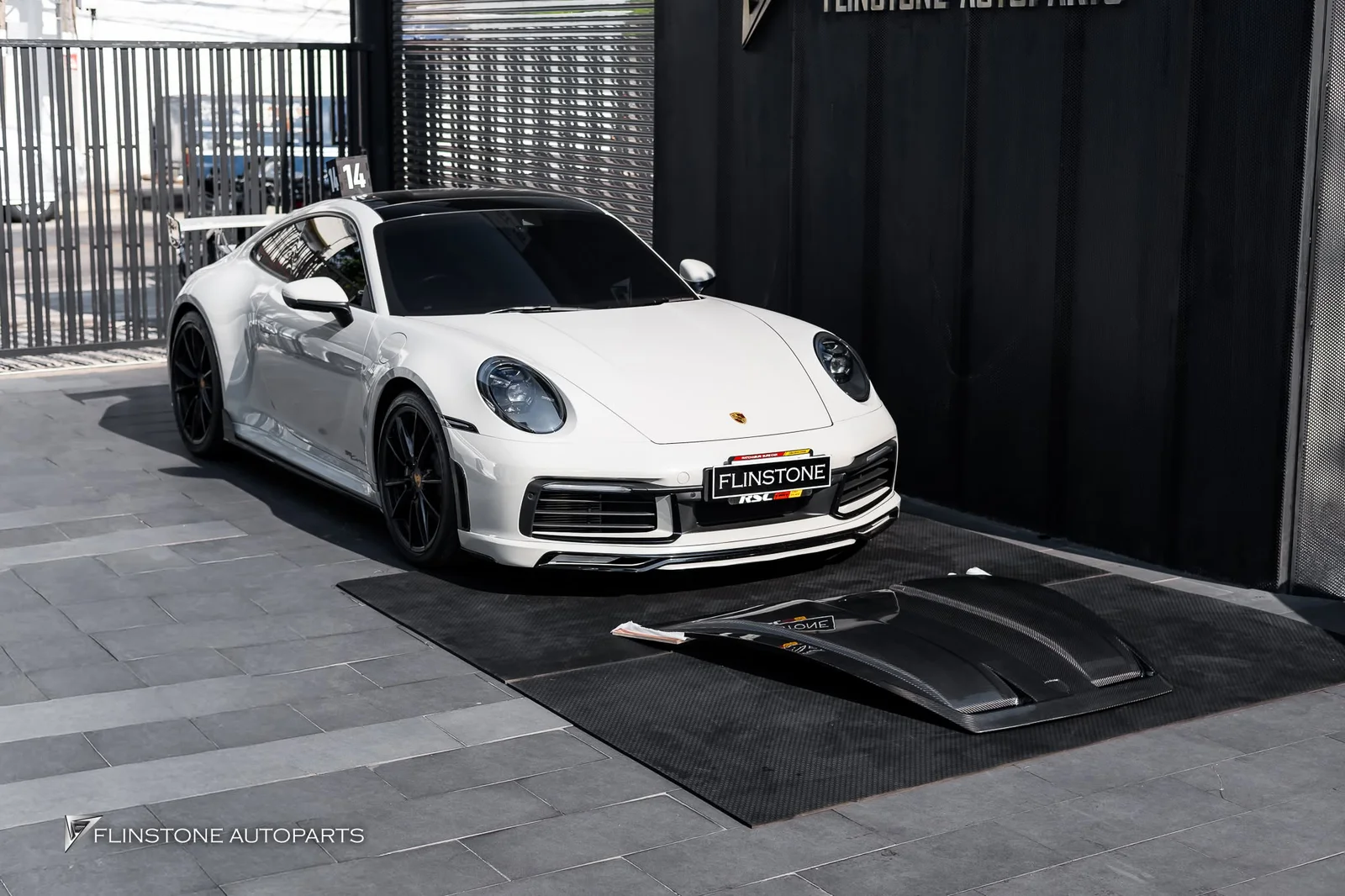 PORSCHE 992 Carrera คันนี้ลูกค้าเจาะจงเลือกงานจากแบรนด์ USUS Autoclave