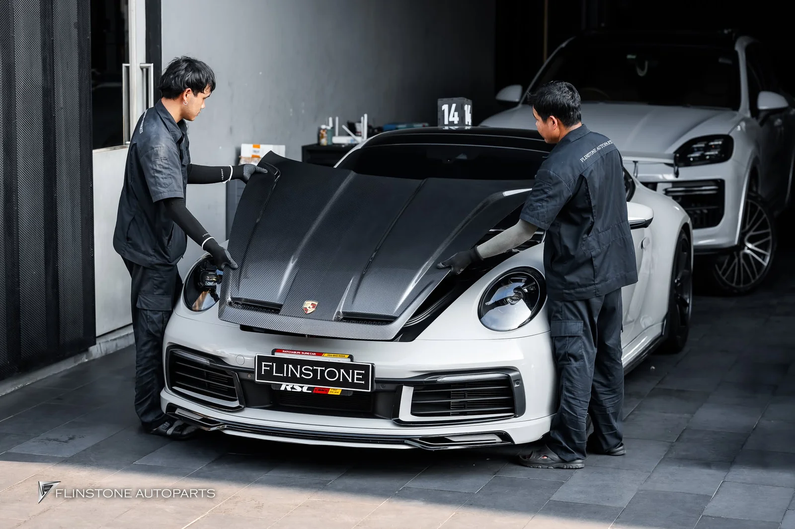 PORSCHE 992 Carrera คันนี้ลูกค้าเจาะจงเลือกงานจากแบรนด์ USUS Autoclave