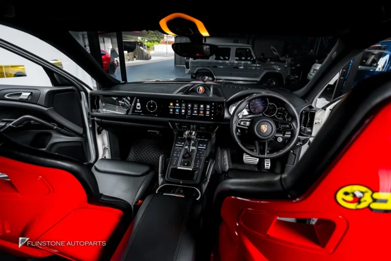 PORSCHE Cayenne 958 — Interior Change Cayenne 958 cutting-edge and ultra-sporty with the upgrade kit