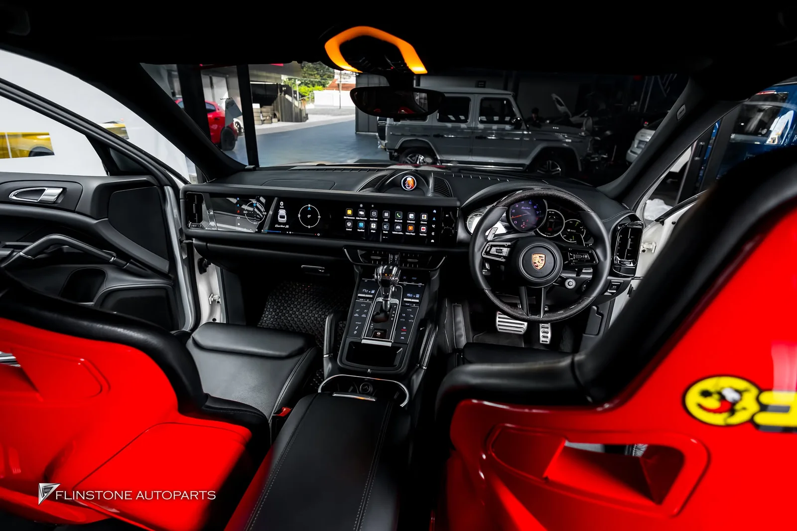PORSCHE Cayenne 958 — Interior Change Cayenne 958 cutting-edge and ultra-sporty with the upgrade kit
