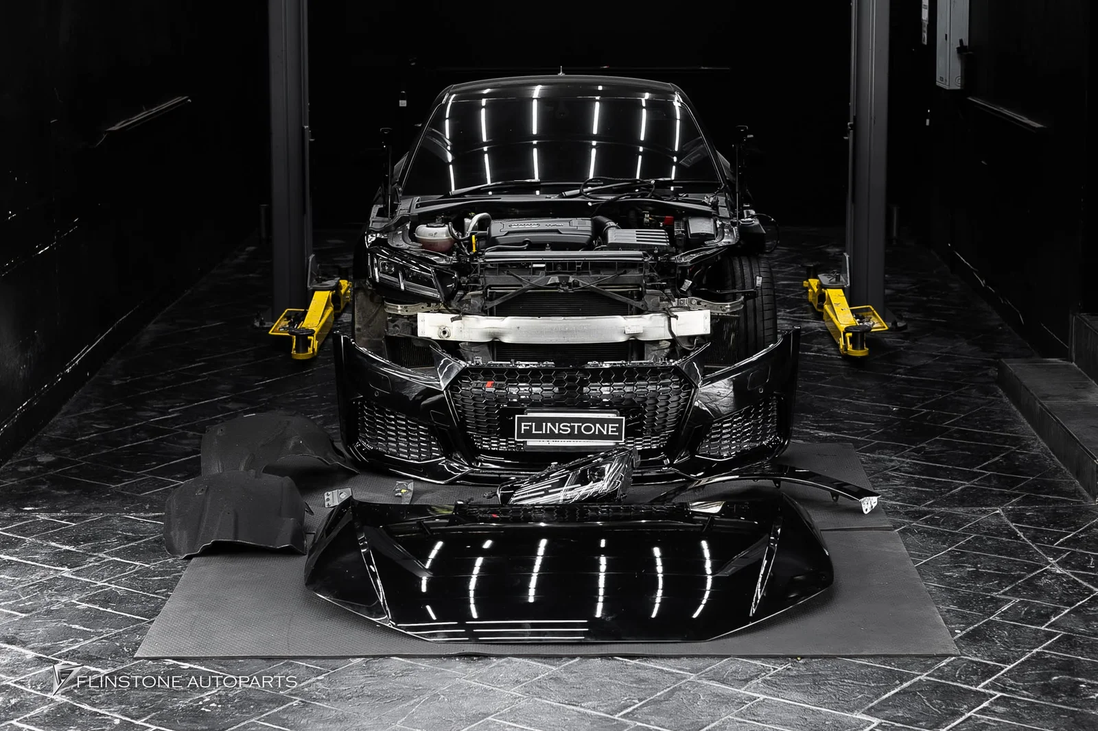 AUDI TT 2024+ AUDI TT คันนี้เข้ามาติดตั้งชุดกันชนหน้า TTRS และอะไหล่แท้ส่วนอื่นๆ