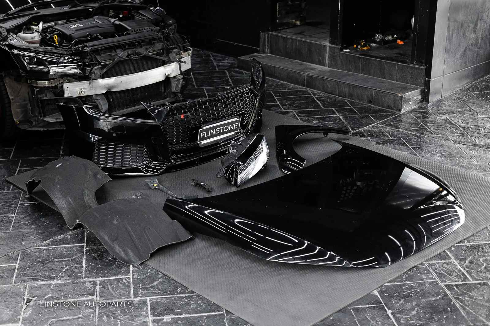 AUDI TT 2024+ AUDI TT คันนี้เข้ามาติดตั้งชุดกันชนหน้า TTRS และอะไหล่แท้ส่วนอื่นๆ