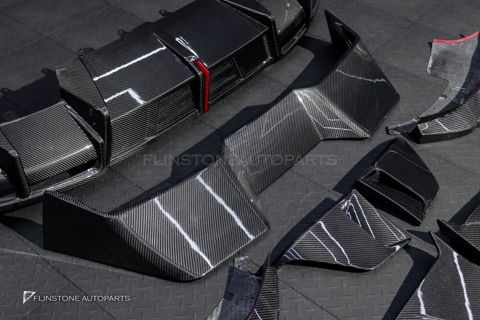 ชุดแต่งคาร์บอนของแท้จากแบรนด์ KARBEL DESIGN สำหรับ BMW iX ชิ้นงานแบบ Dry