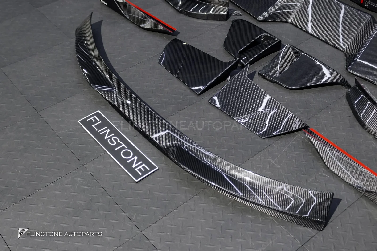 ชุดแต่งคาร์บอนของแท้จากแบรนด์ KARBEL DESIGN สำหรับ BMW iX ชิ้นงานแบบ Dry