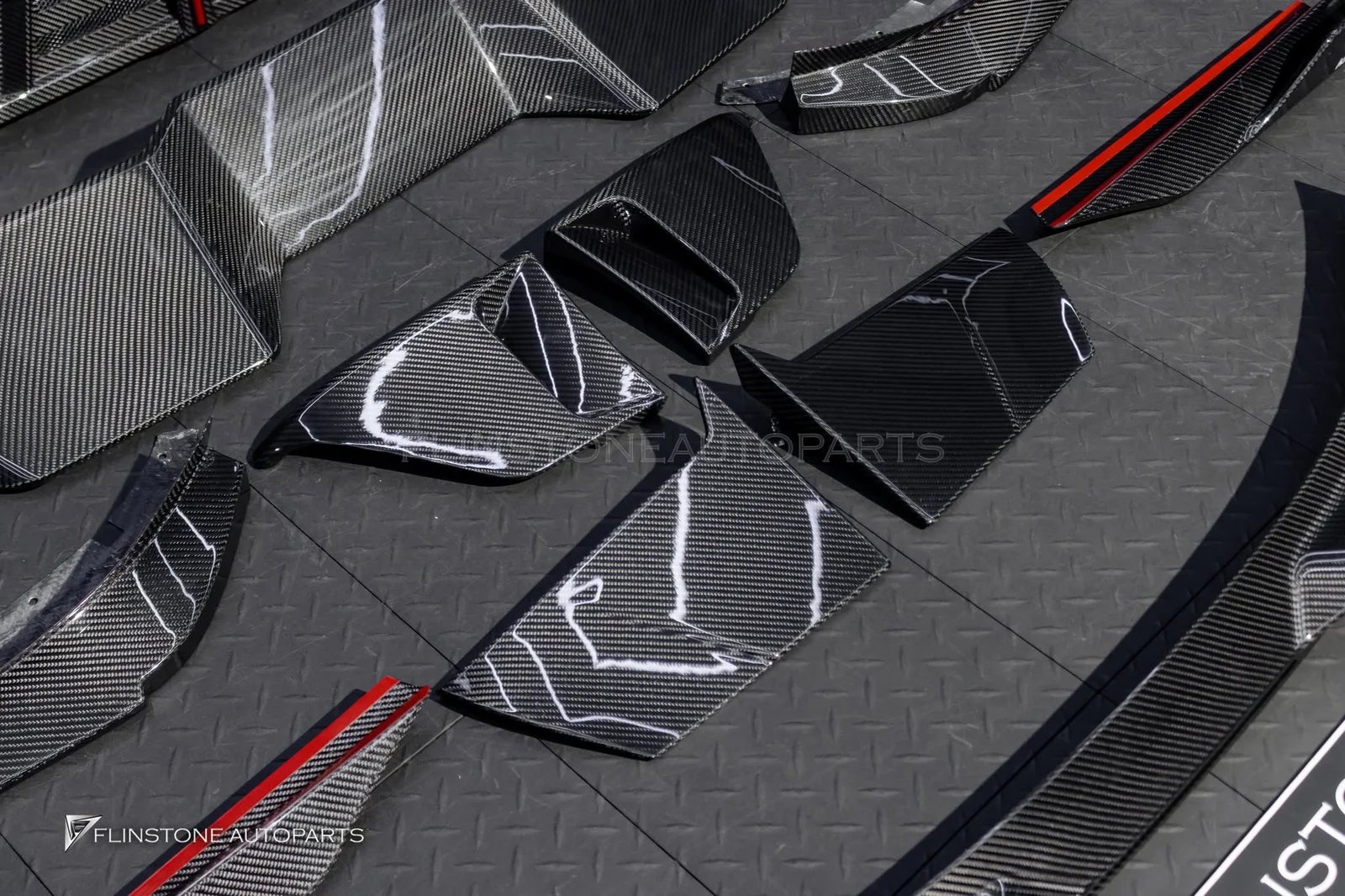 ชุดแต่งคาร์บอนของแท้จากแบรนด์ KARBEL DESIGN สำหรับ BMW iX ชิ้นงานแบบ Dry
