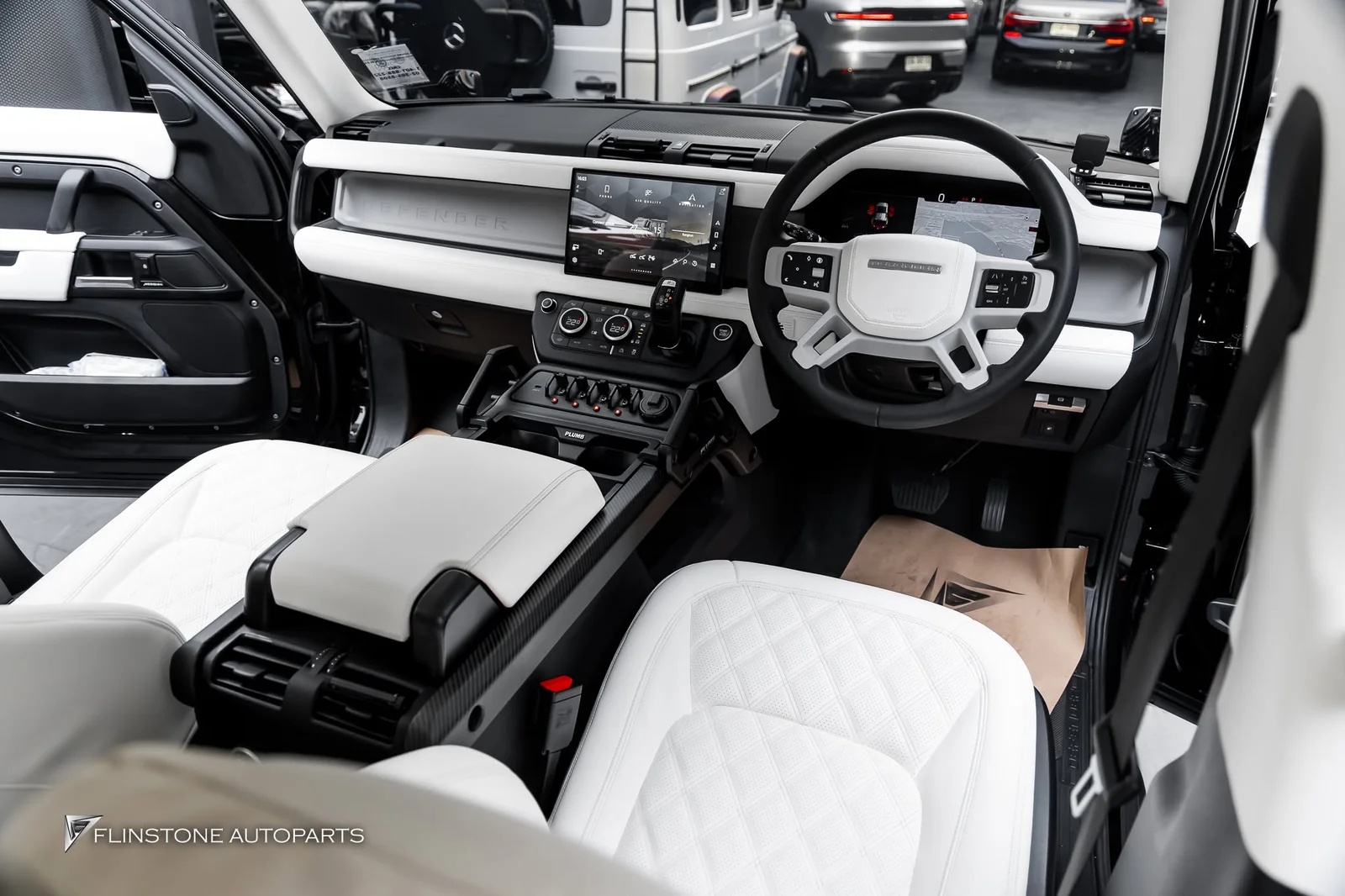 LAND ROVER เปลี่ยนโฉมภายใน Defender 110 ให้กลายเป็นห้องคุมพลาธิการแบบเท่ๆ ด้วยชุดแต่งจาก