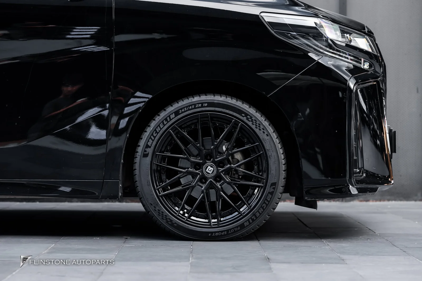 TOYOTA Alphard 30 เลือกติดตั้งล้อ BC Forged สีดำเงาทั้งวง