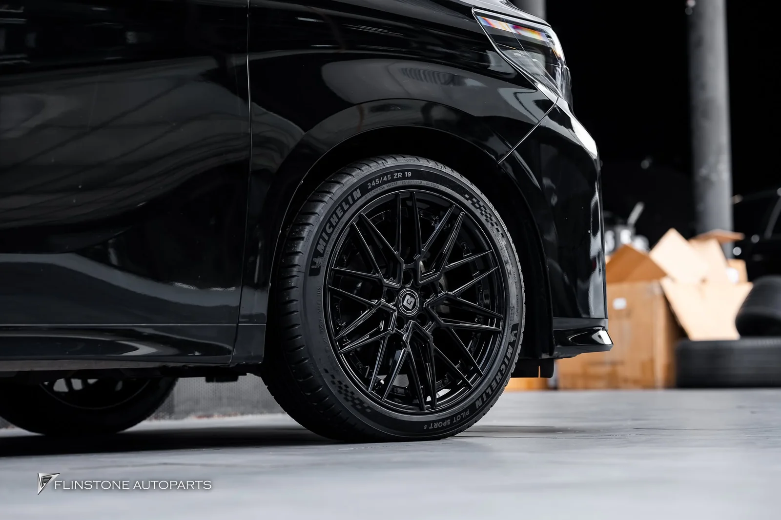 TOYOTA Alphard 30 เลือกติดตั้งล้อ BC Forged สีดำเงาทั้งวง