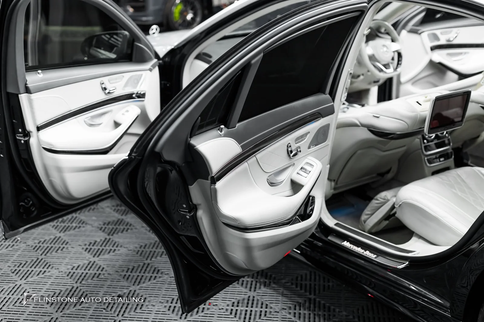 ฟิล์มสีกันรอย DRESDENPROTECTION คืนชีพความสง่างามให้กับ Mercedes-Maybach