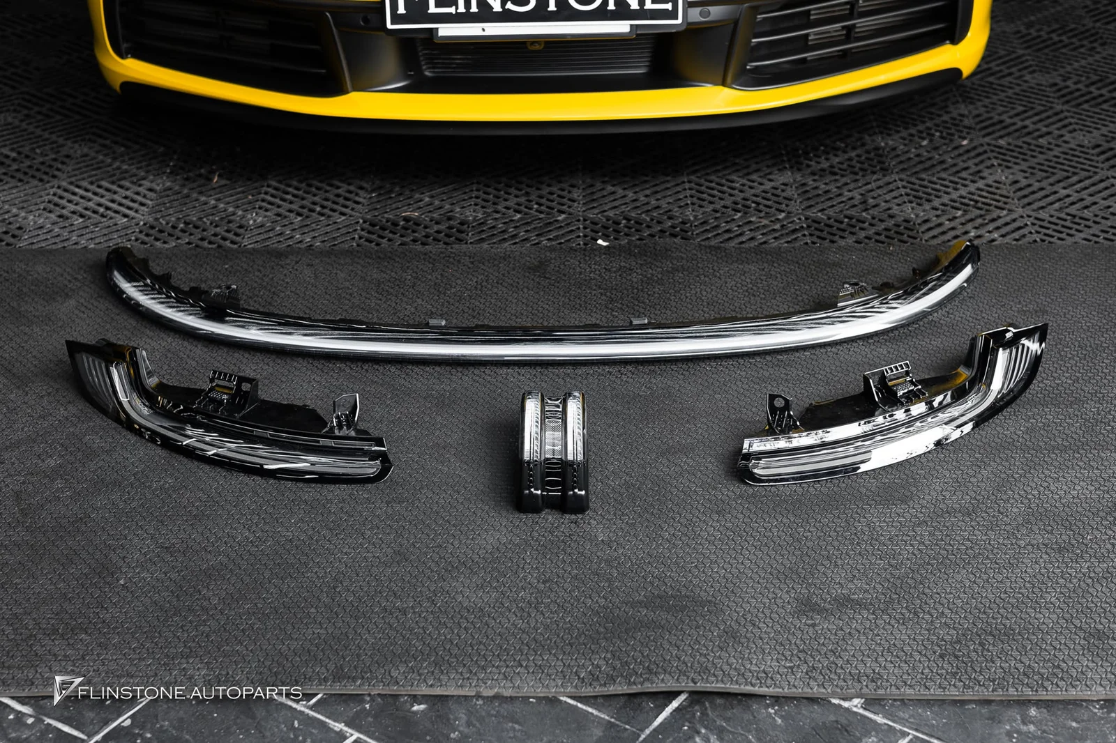 PORSCHE 911 (992) Carrera เลือกติดตั้งไฟท้ายเวอร์ชัน Exclusive Design