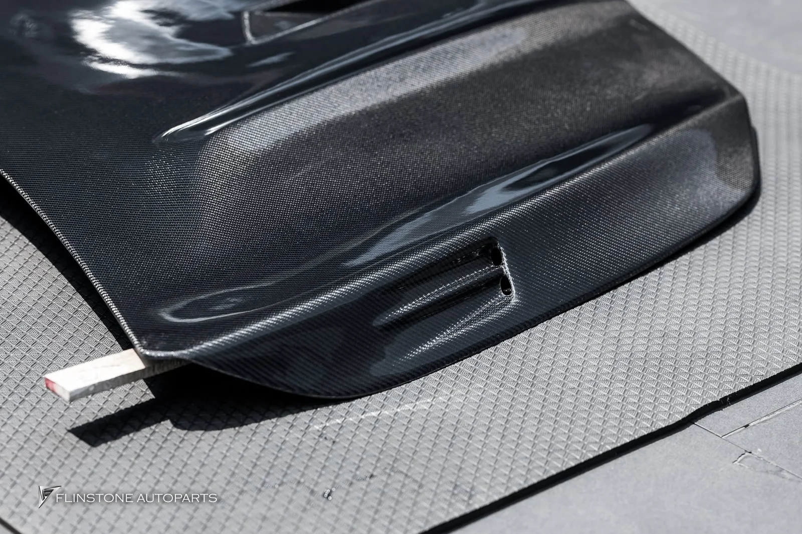 ฝากระโปรง Carbon Fiber สำหรับ CLA-Class รหัส W117 อยากได้ของแต่งแบบไหน ที่