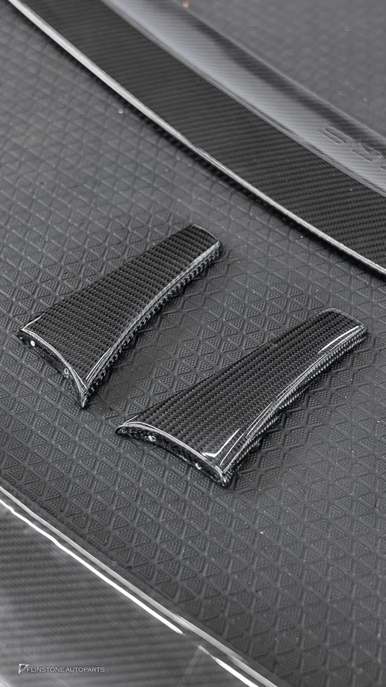 EQE EQS ติดตั้งลิ้นหน้าและสปอยเลอร์ท้ายคาร์บอนสำหรับ Mercedes Benz EQS