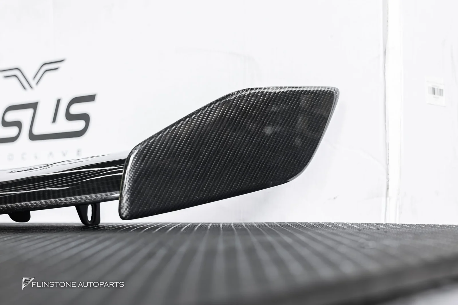 Porsche 992 Carrera แวะมาอัปเกรดความหล่อด้วยสปอยเลอร์หลังทรง GT3 ครับ