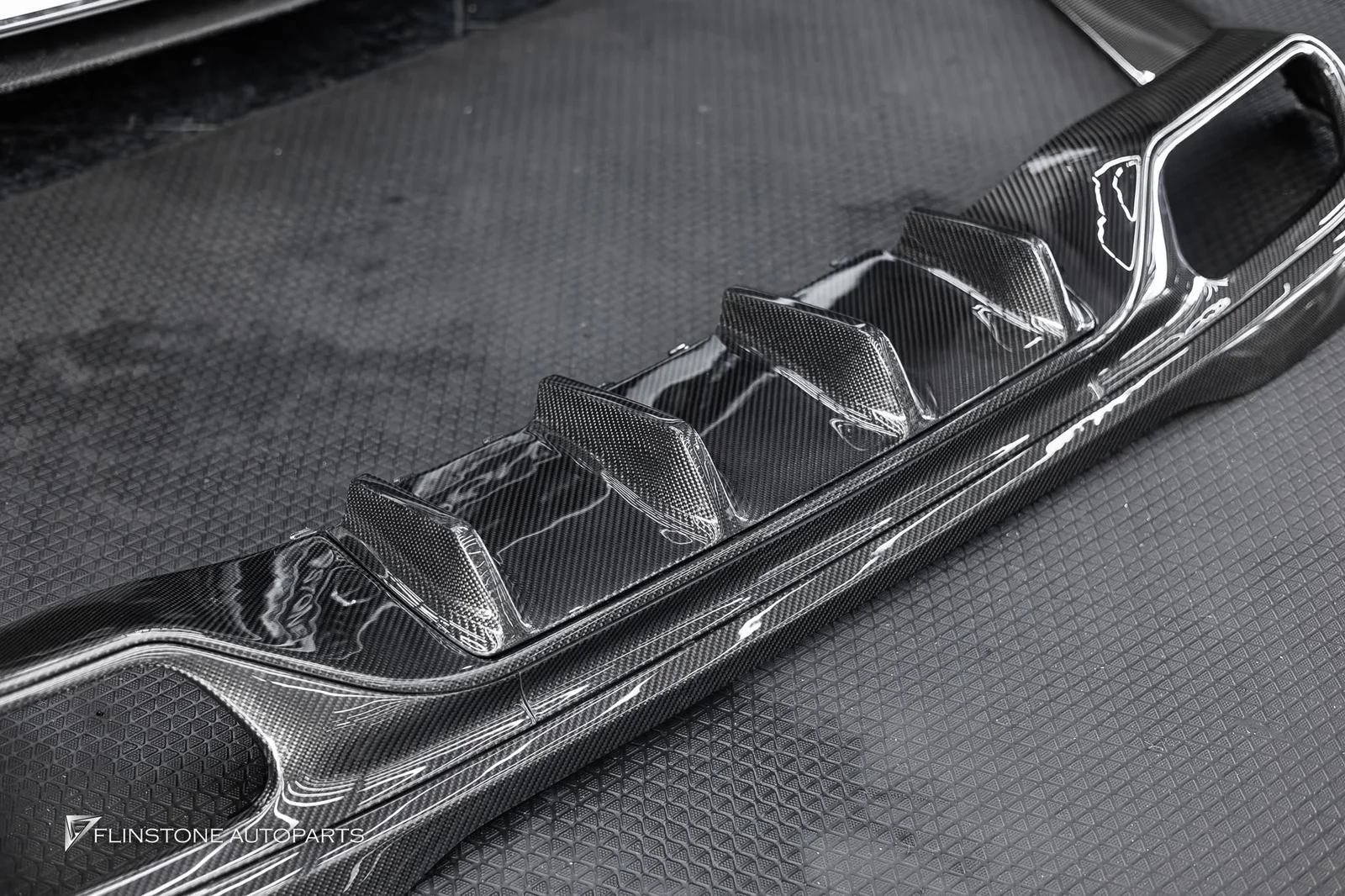 W206 C-Class C63s AMG Carbon Fiber Rear Diffuser ครับ