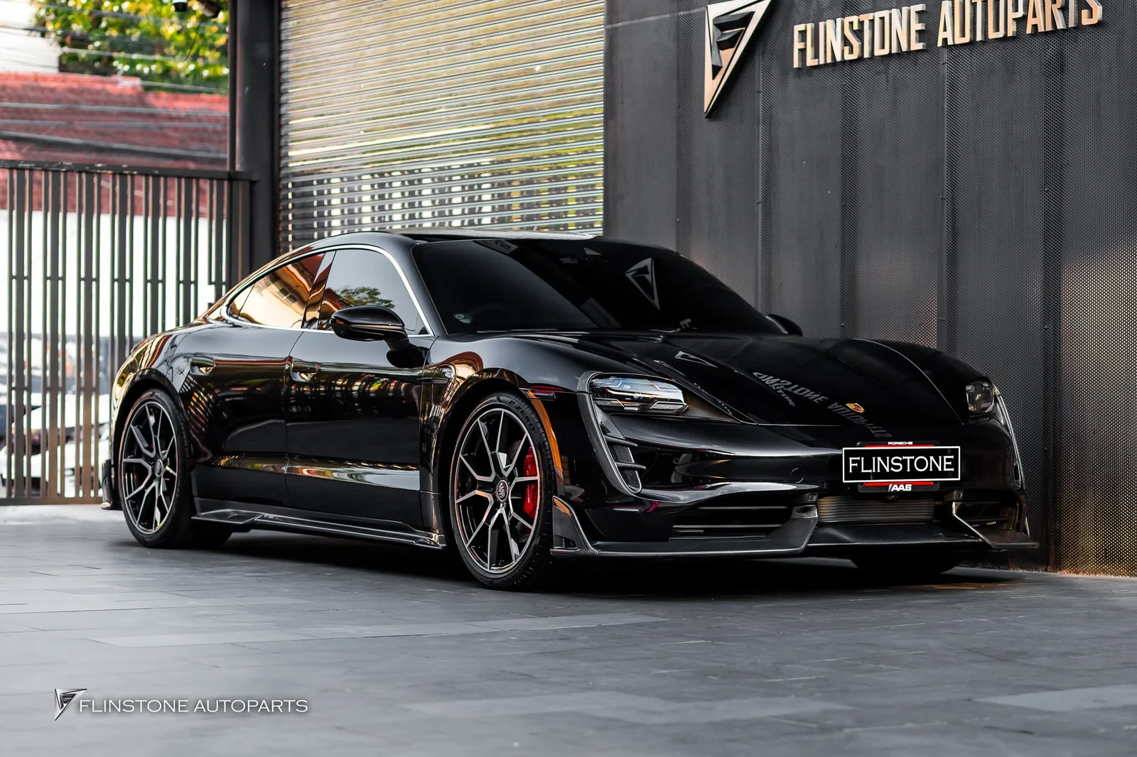 เปลี่ยนลุค Porsche Taycan ให้ดุดันระดับไฮเอนด์ด้วยชุดแต่ง Carbon Mansory Look