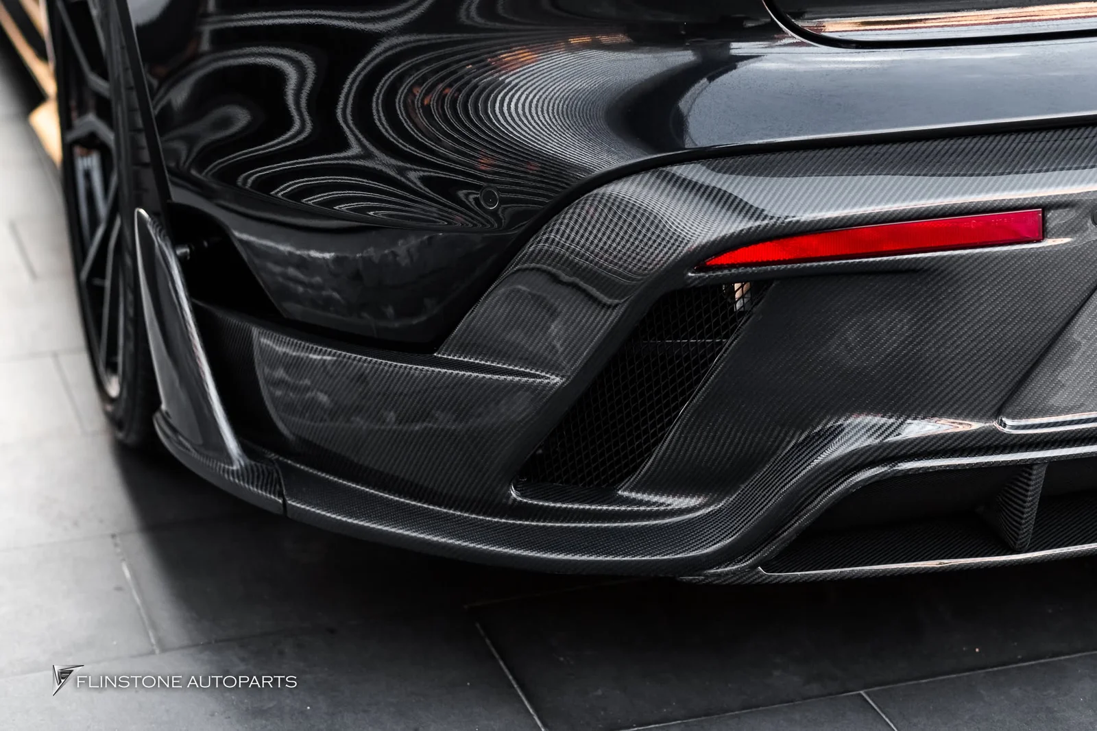 เปลี่ยนลุค Porsche Taycan ให้ดุดันระดับไฮเอนด์ด้วยชุดแต่ง Carbon Mansory Look