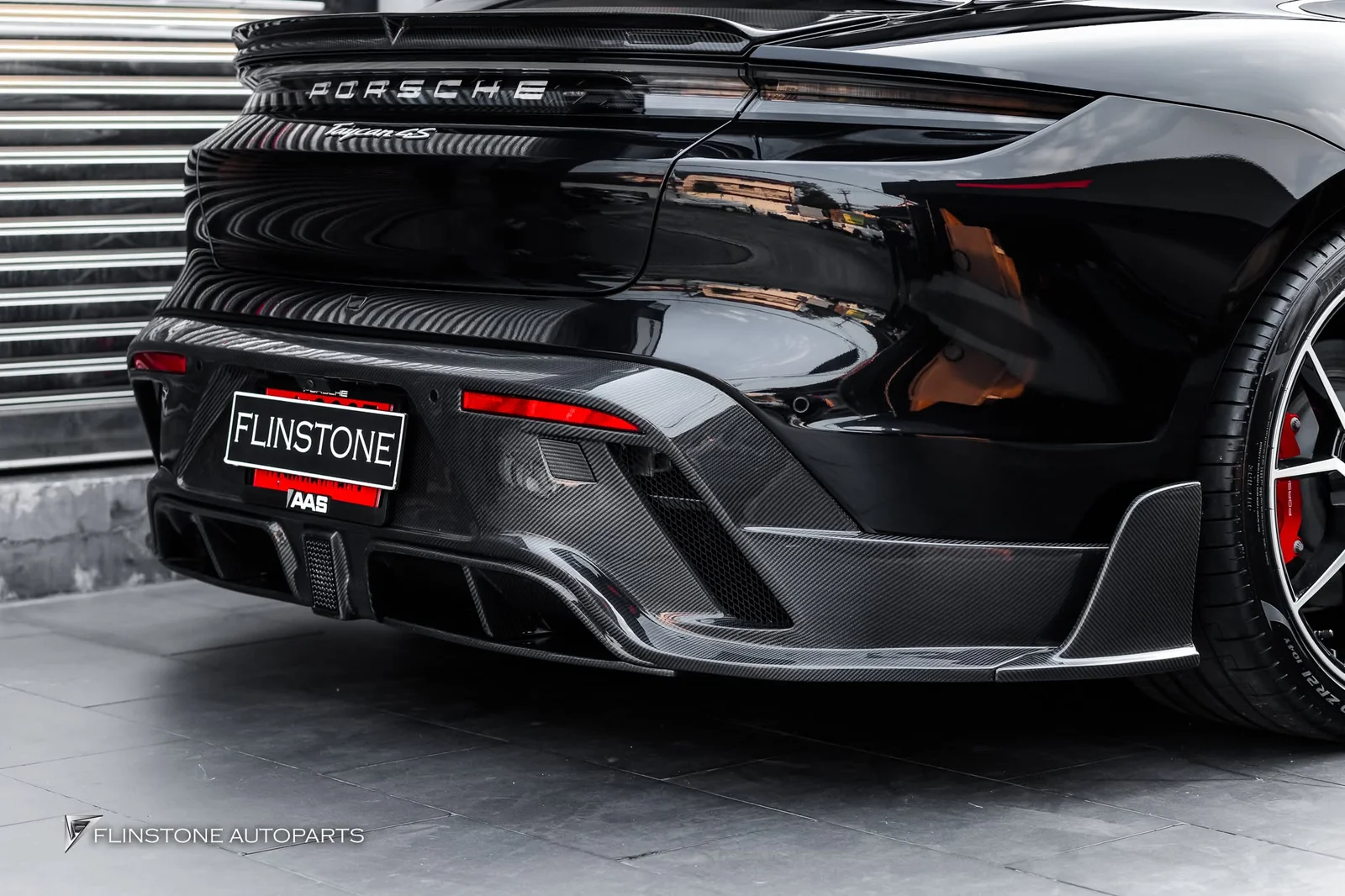เปลี่ยนลุค Porsche Taycan ให้ดุดันระดับไฮเอนด์ด้วยชุดแต่ง Carbon Mansory Look