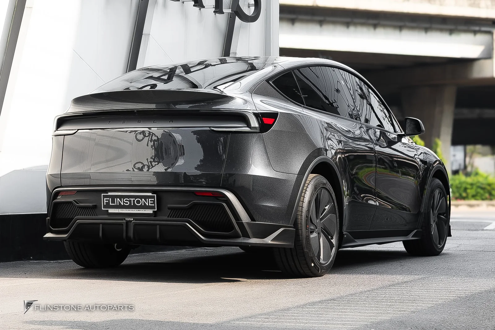 TESLA JUNIPER Tesla Model Y 以改装套件更帅气 YOFER 全车