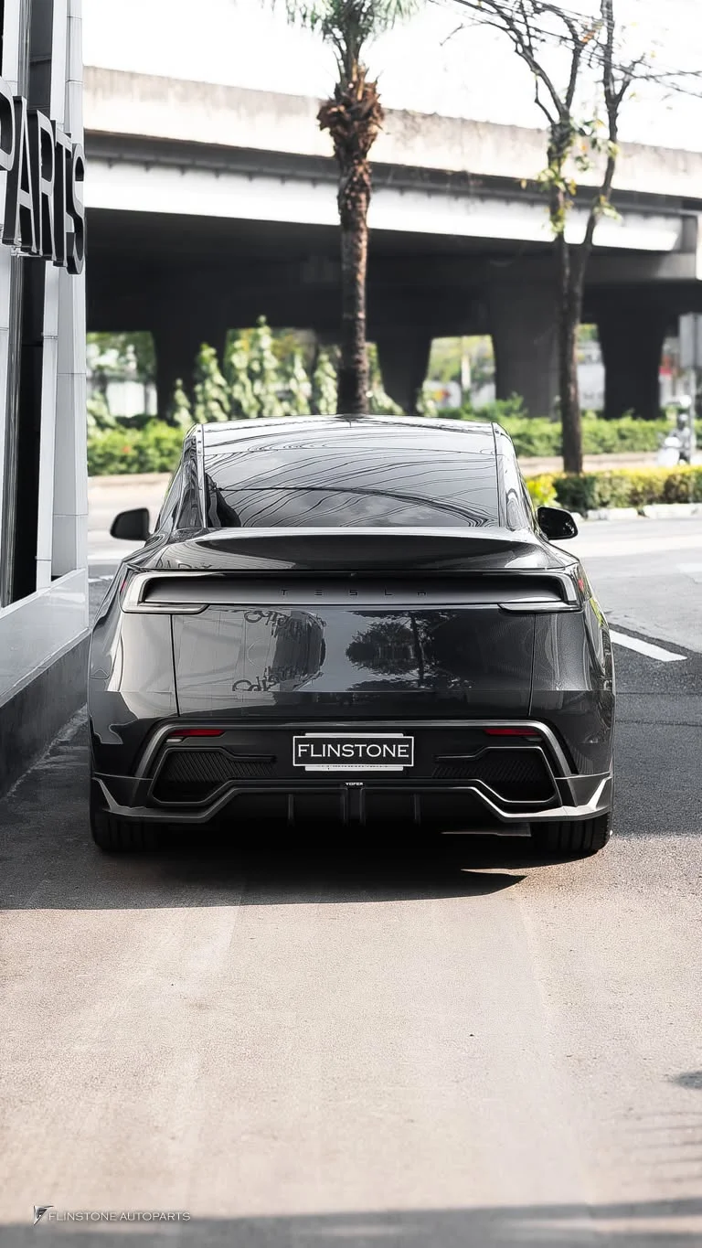 TESLA JUNIPER Tesla Model Y 以改装套件更帅气 YOFER 全车