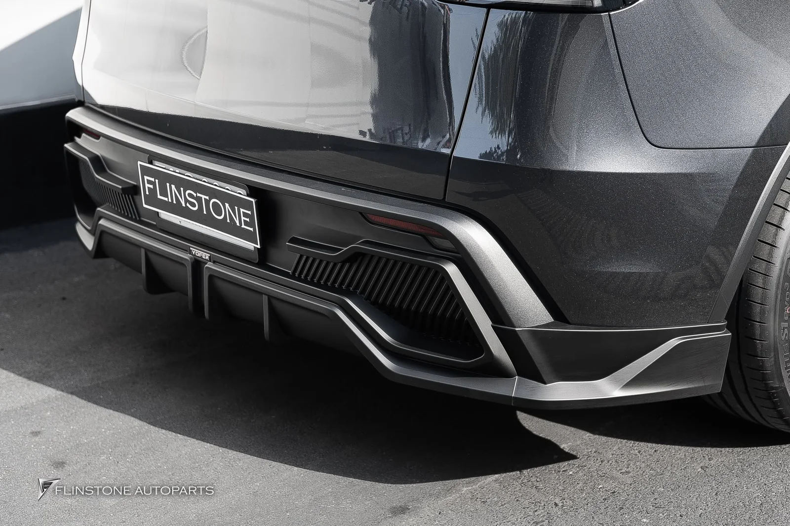 TESLA JUNIPER Tesla Model Y 以改装套件更帅气 YOFER 全车