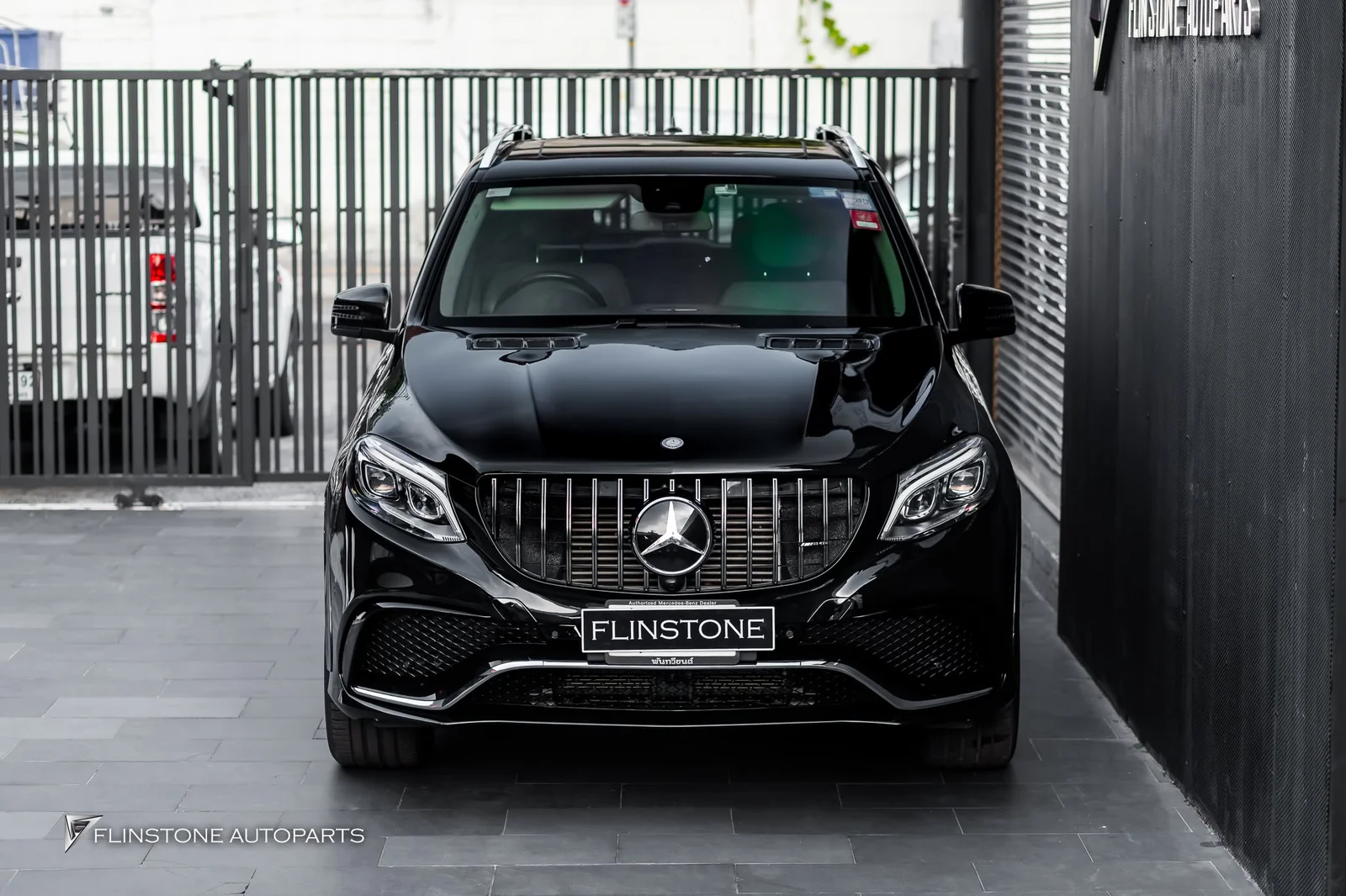 W166 ML-Class & W176 A-Class ติดตั้งชุดแต่ง GLE63 AMG สำหรับ W166 ML-Class ที่เปลี่ยนโฉม