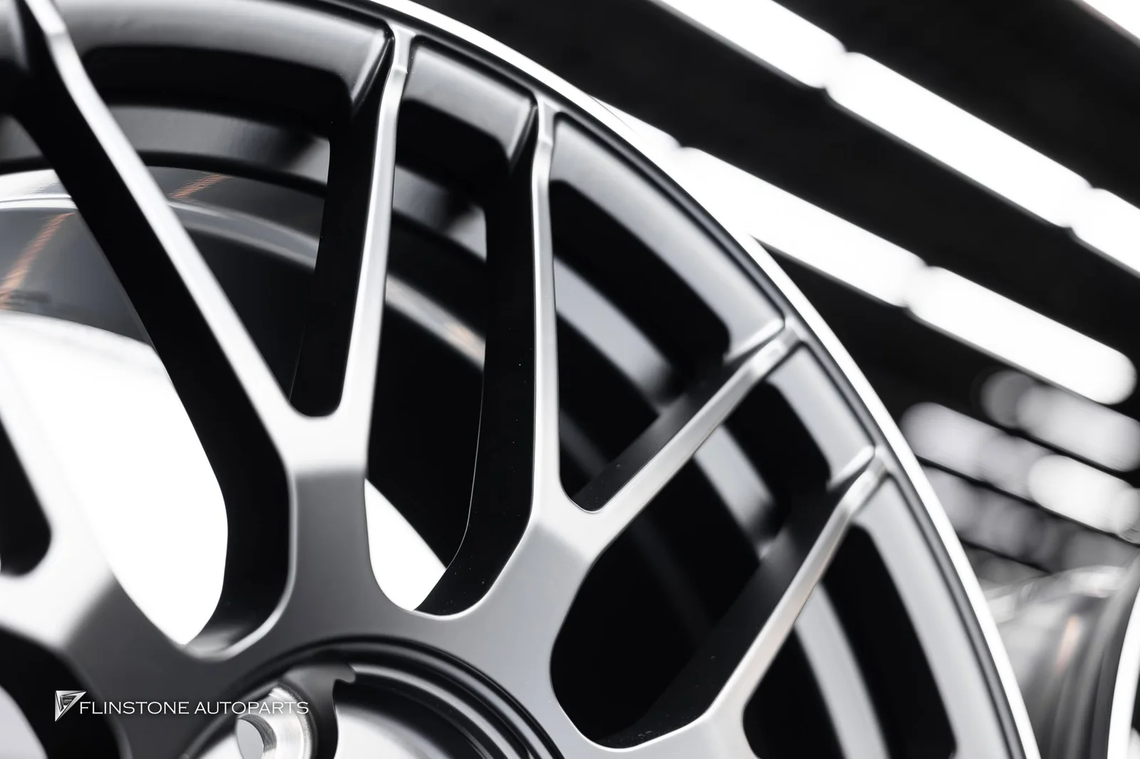 อัปเกรดลุคสปอร์ตและความมั่นใจในการขับขี่ให้ Mercedes-Benz GLA-Class (H247)