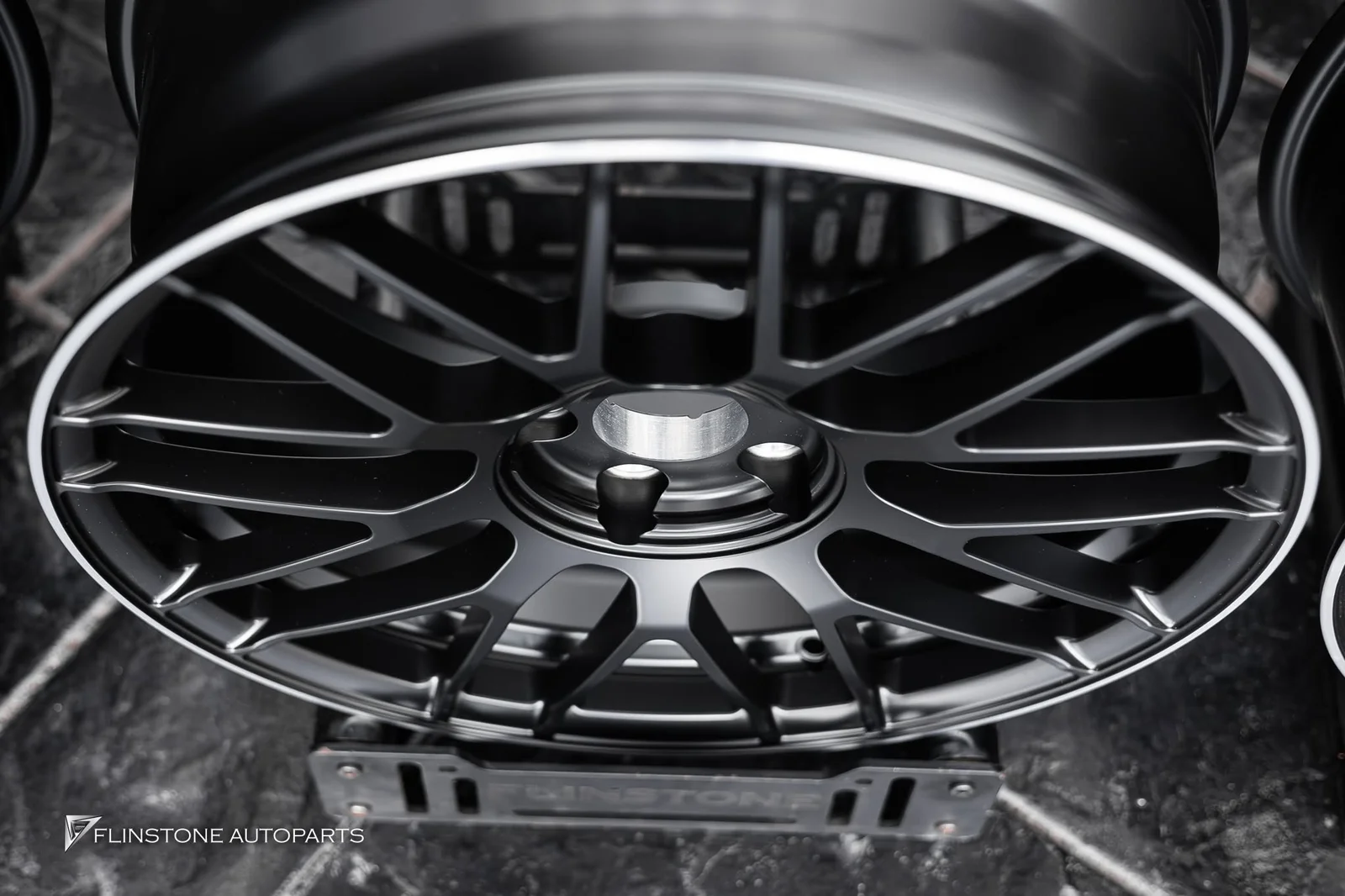 อัปเกรดลุคสปอร์ตและความมั่นใจในการขับขี่ให้ Mercedes-Benz GLA-Class (H247)
