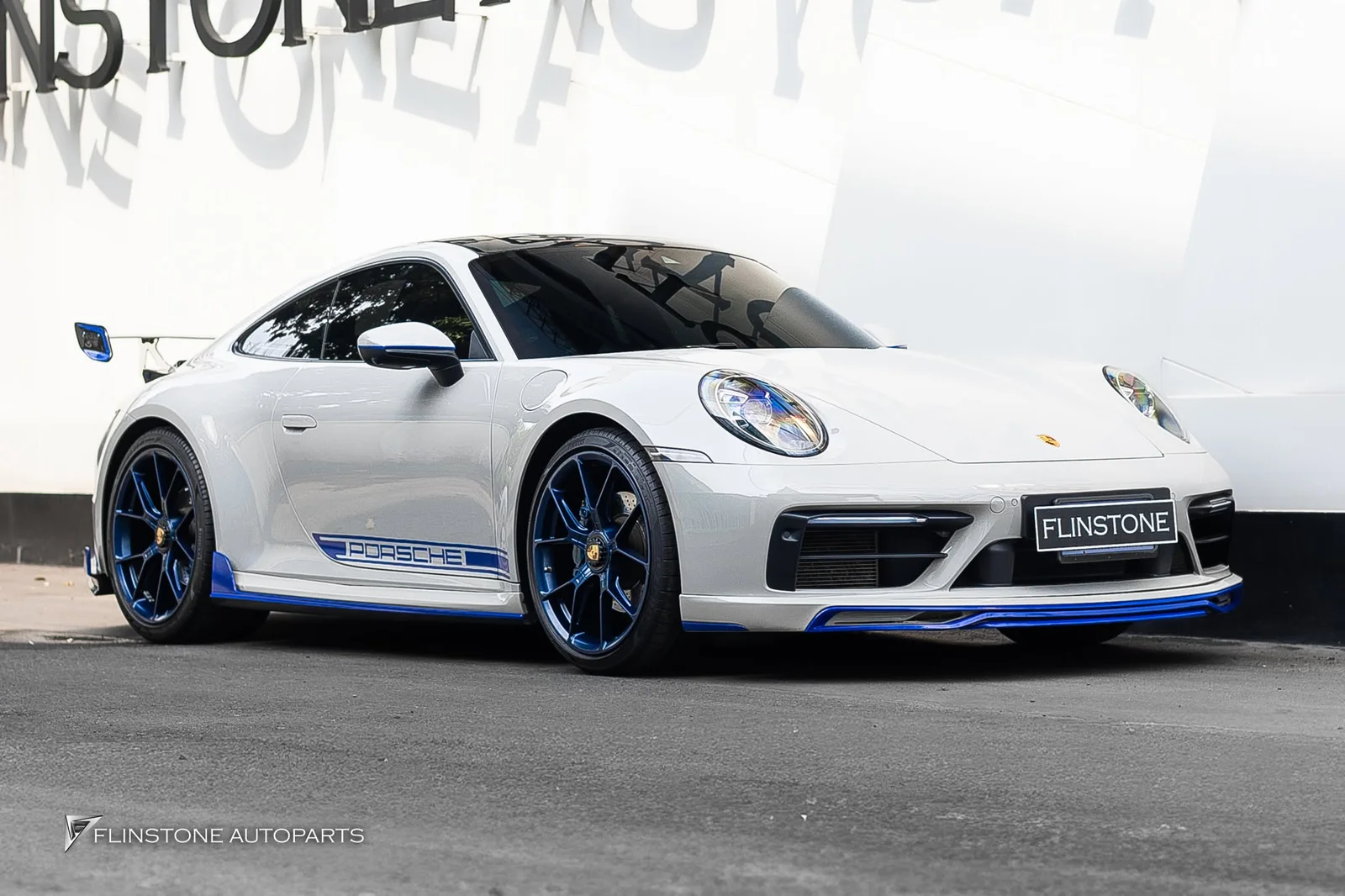 PORSCHE 992 2025+ PORSCHE 992 Carrera ที่เข้ามาอัปเกรดลุคให้ดุดันและมีเอกลักษณ์ไม่ซ้ำใครที