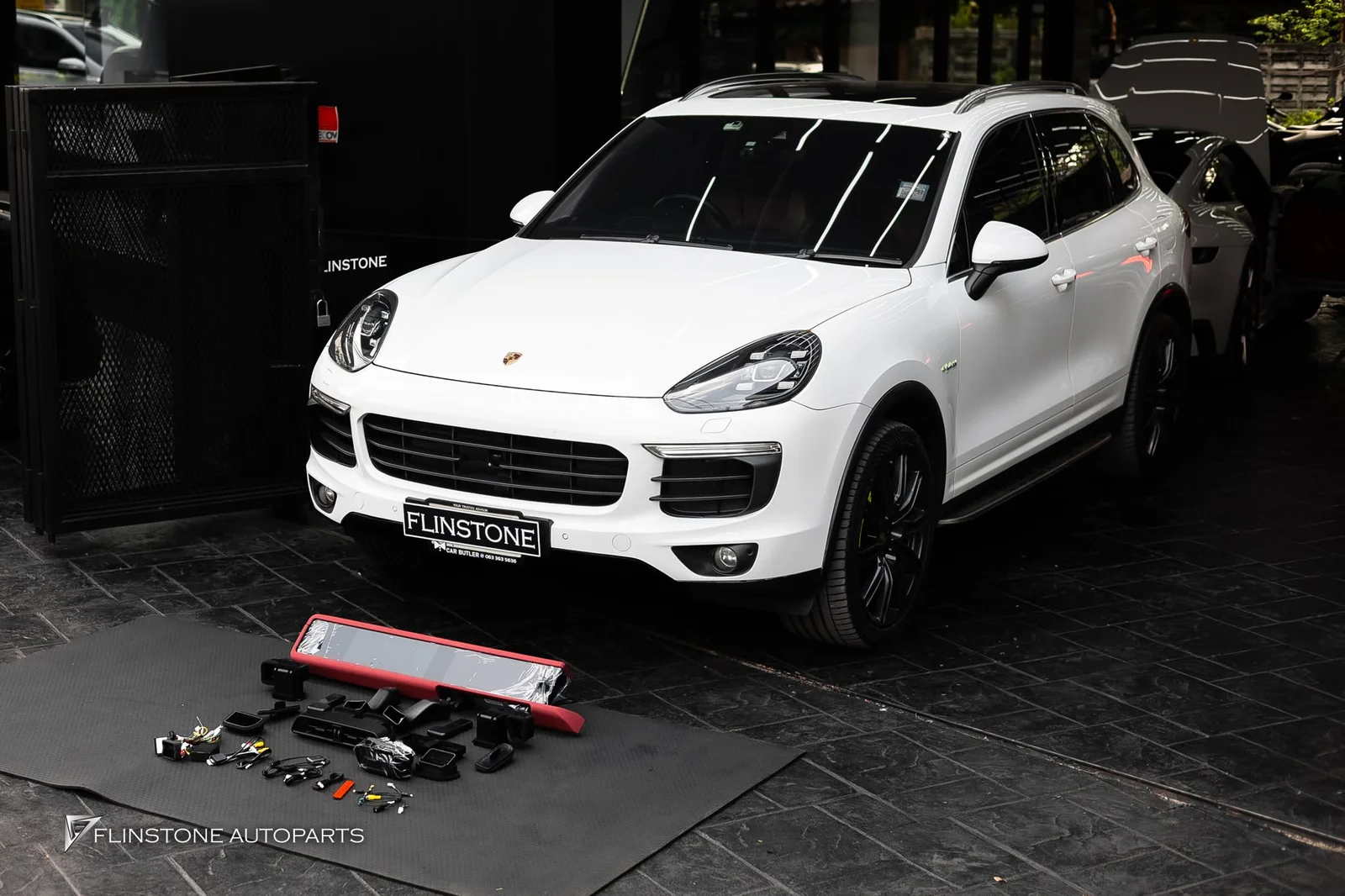 เปลี่ยนภายในให้ล้ำสมัยกว่าใครกับ PORSCHE Cayenne (958)