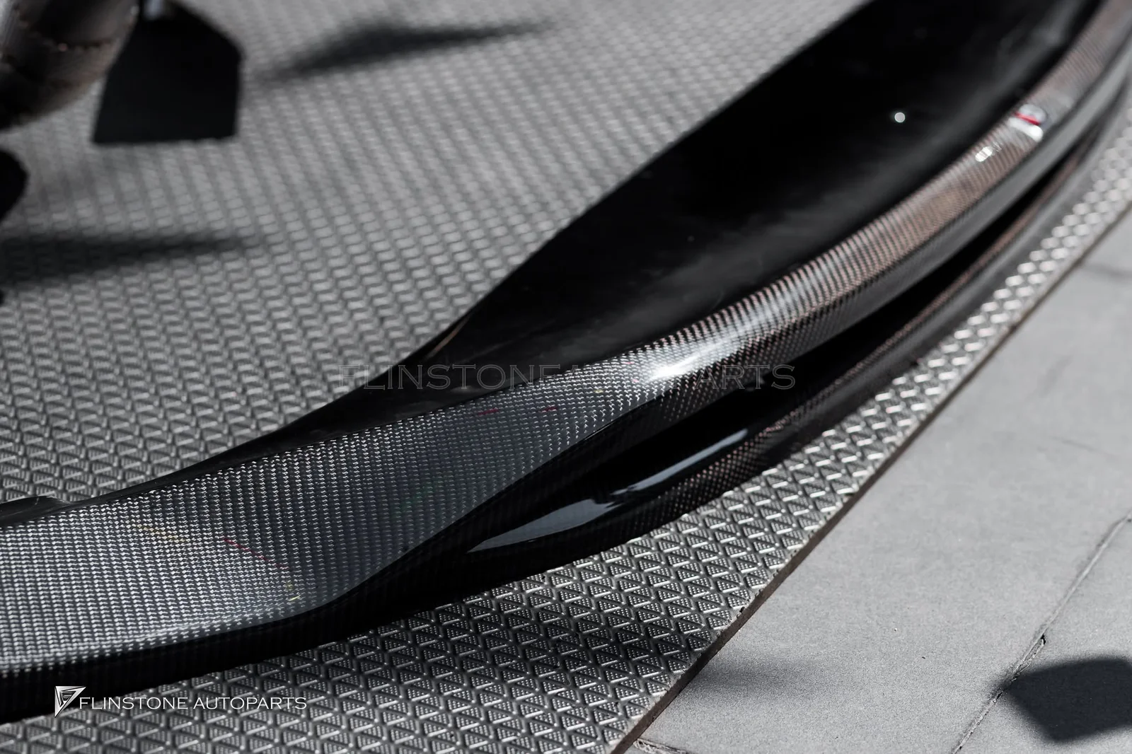 MASERATI Levante ติดตั้งชุดพาร์ทคาร์บอนรอบคันจาก MAXTON DESIGN และชุดท่อไอเสีย