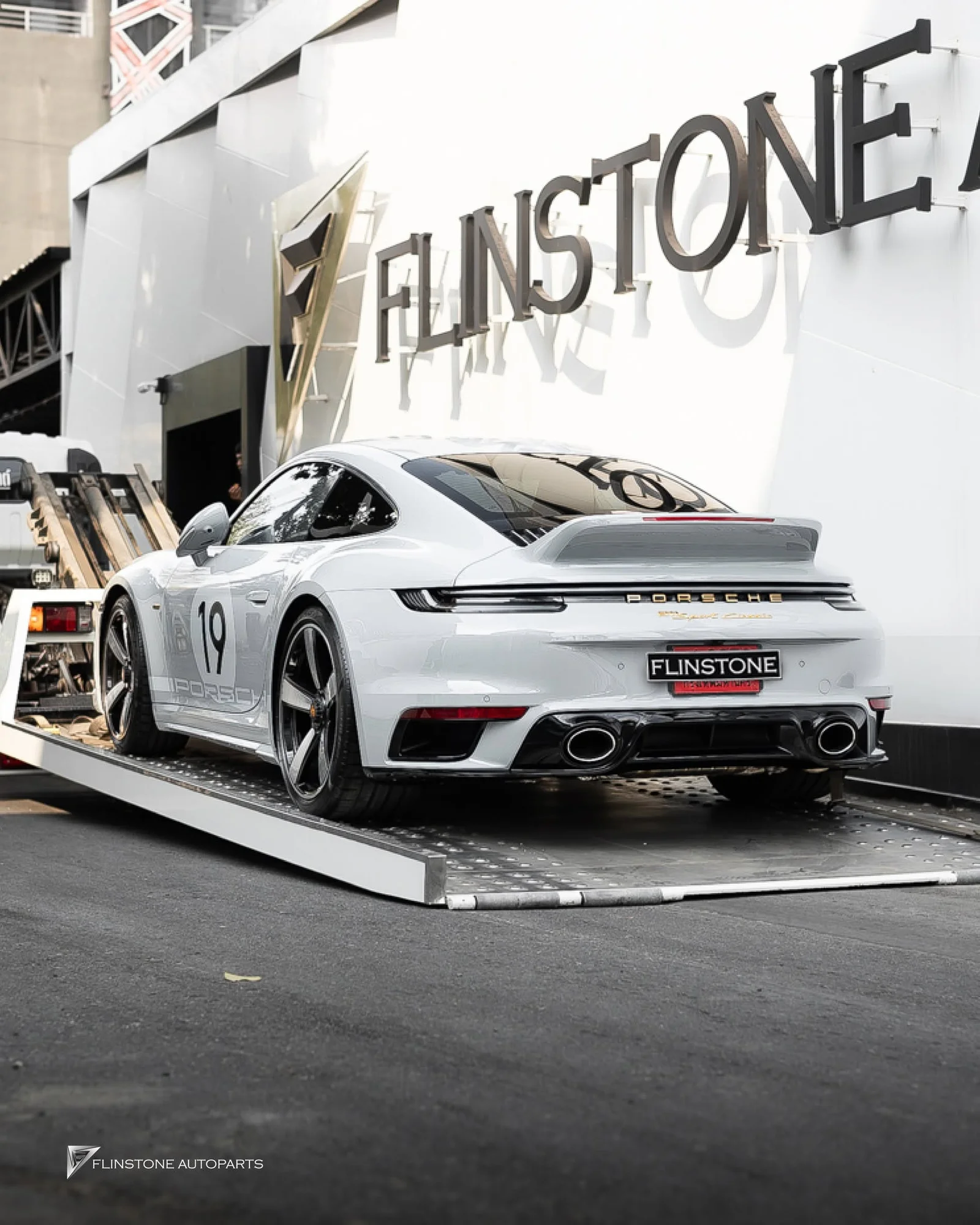 PORSCHE 992 Carrera PORSCHE 992 Sport Classic