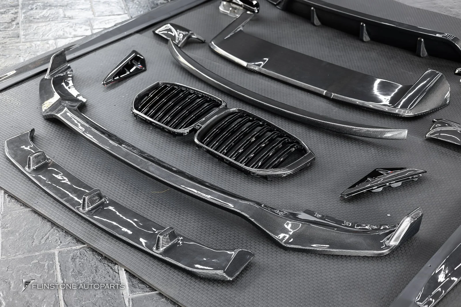 styling BMW X5 G05 more beautiful with a full carbon parts kit in the style of GTs