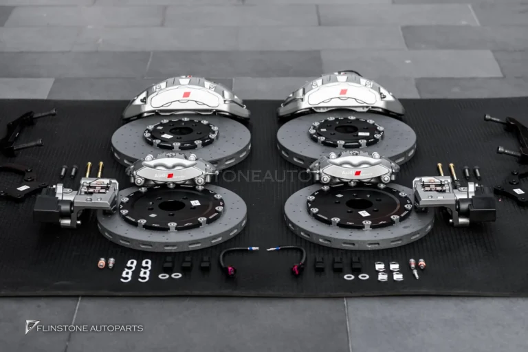 ชุดเบรก Carbon Ceramic แท้จากแบรนด์ USUS จับคู่กับคาลิปเปอร์ RS4 สีเทา