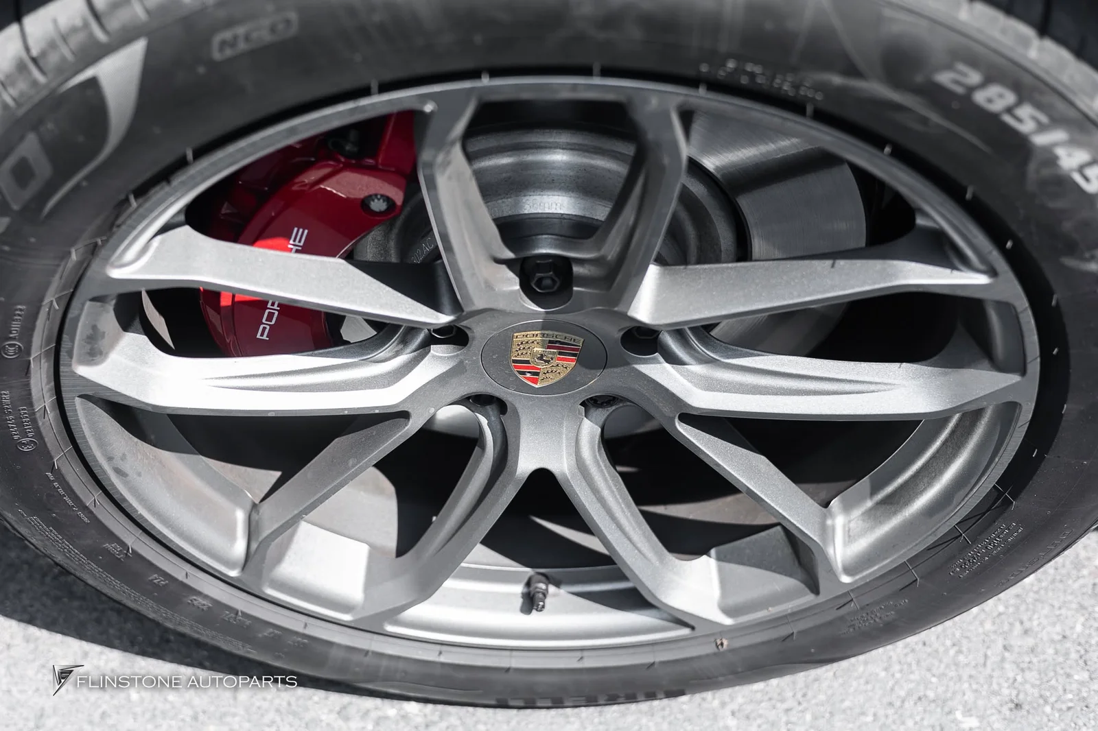PORSCHE Cayenne 9Y0.2 คันนี้ จัดเต็มความหล่อด้วยงานคาร์บอนจากแบรนด์ USUS