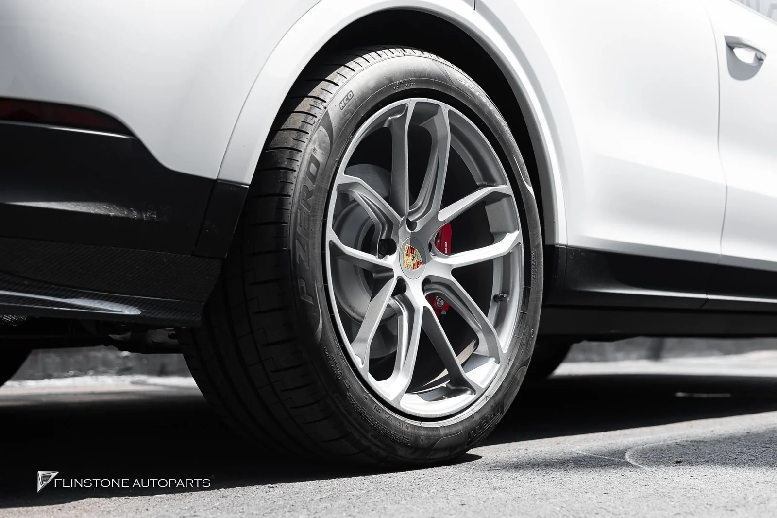 PORSCHE Cayenne 9Y0.2 คันนี้ จัดเต็มความหล่อด้วยงานคาร์บอนจากแบรนด์ USUS