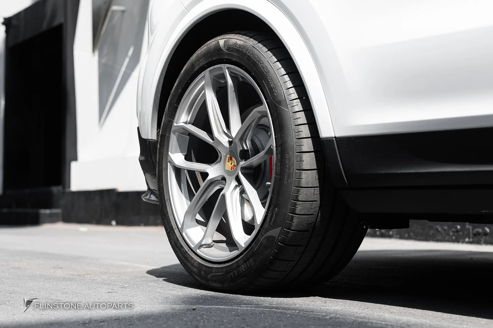 PORSCHE Cayenne 9Y0.2 คันนี้ จัดเต็มความหล่อด้วยงานคาร์บอนจากแบรนด์ USUS