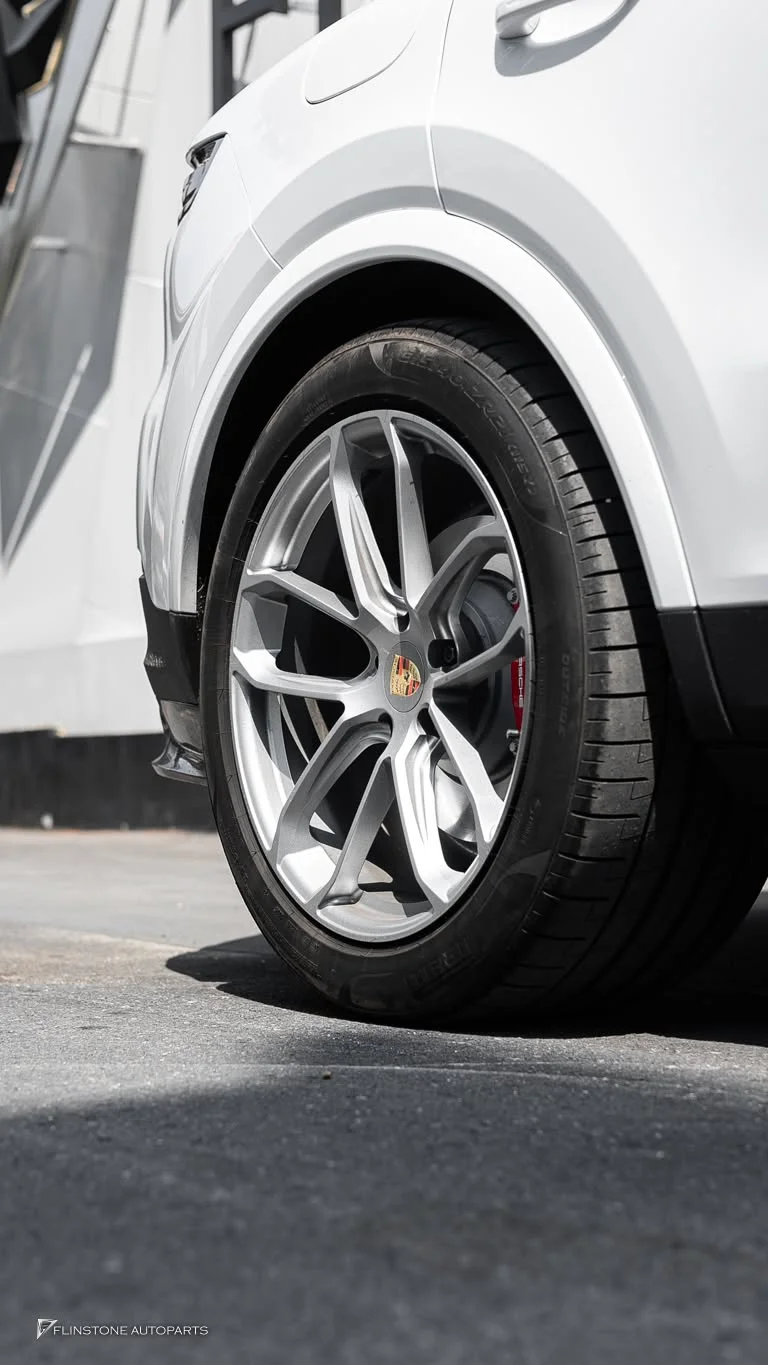 PORSCHE Cayenne 9Y0.2 คันนี้ จัดเต็มความหล่อด้วยงานคาร์บอนจากแบรนด์ USUS