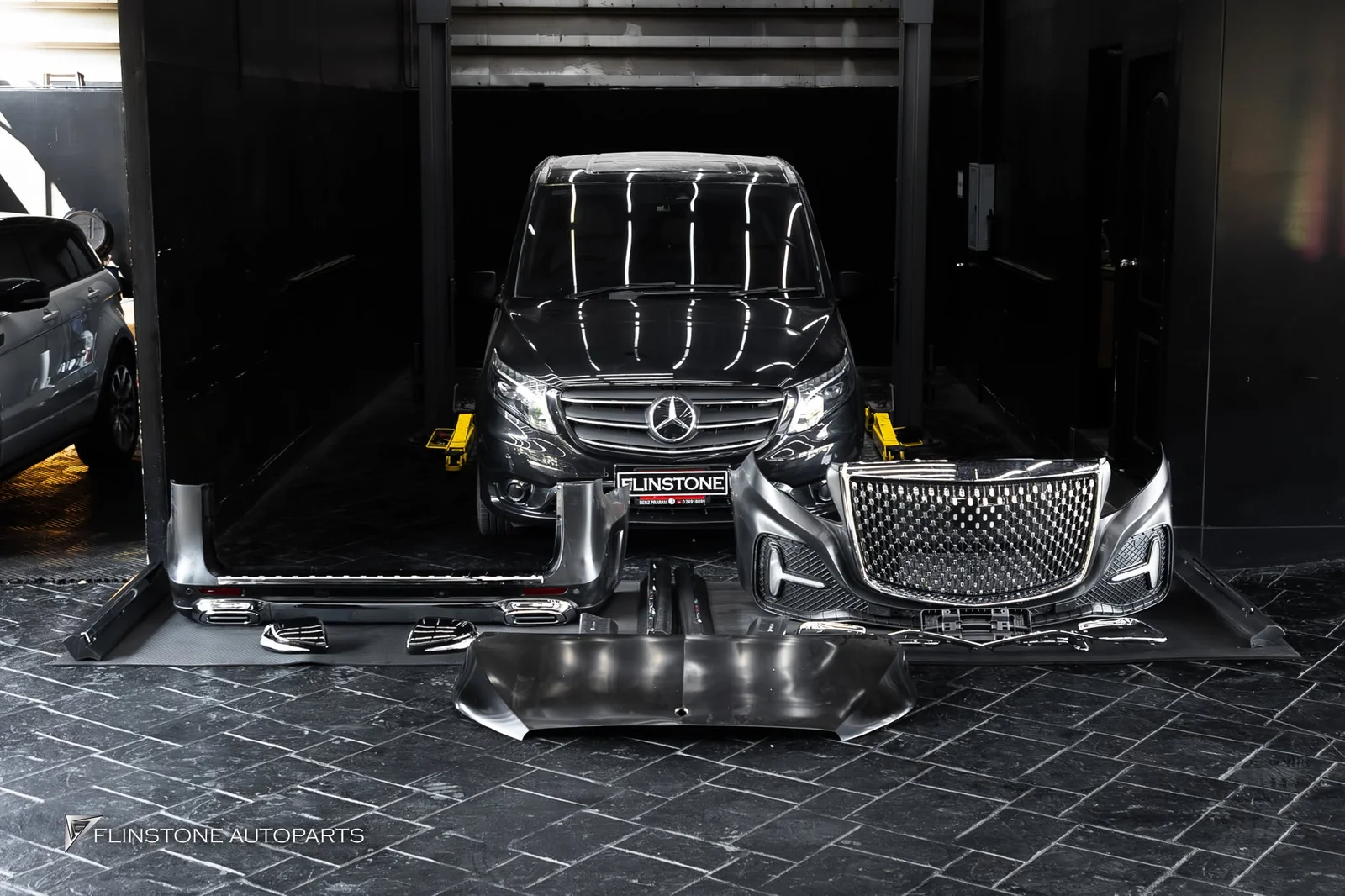 Mercedes Benz W447 V-Class Vito W447 V-Class เข้ามาเตรียมตัวหล่ออีกหนึ่งคันครับ