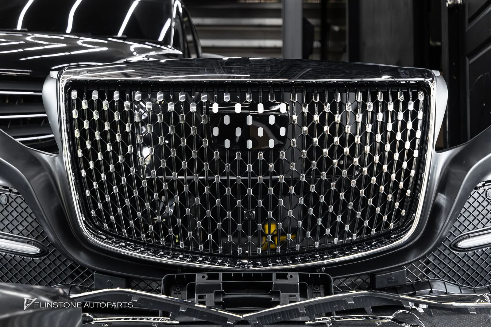 Mercedes Benz W447 V-Class Vito W447 V-Class เข้ามาเตรียมตัวหล่ออีกหนึ่งคันครับ
