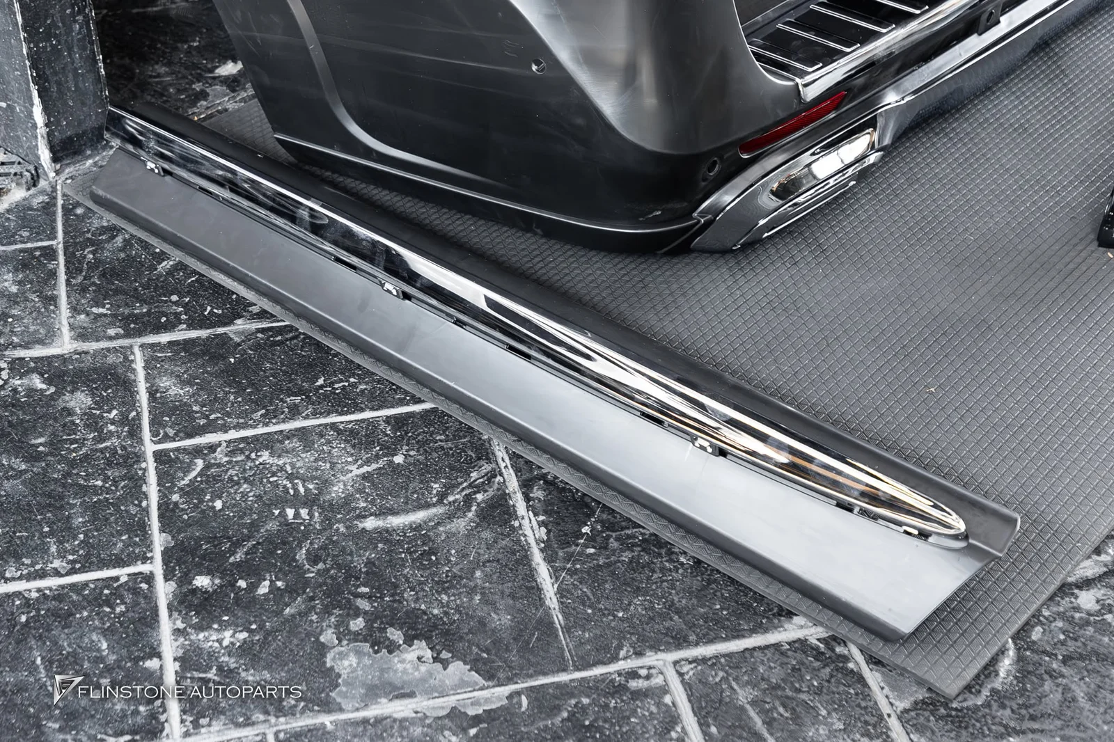 Mercedes Benz W447 V-Class Vito W447 V-Class เข้ามาเตรียมตัวหล่ออีกหนึ่งคันครับ