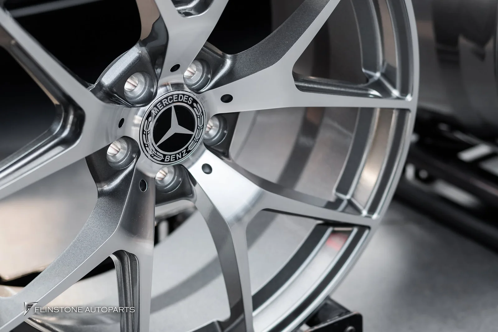 ติดตั้งชุดล้อฟอจสั่งตัดสำหรับ Mercedes Benz W214 E-Class