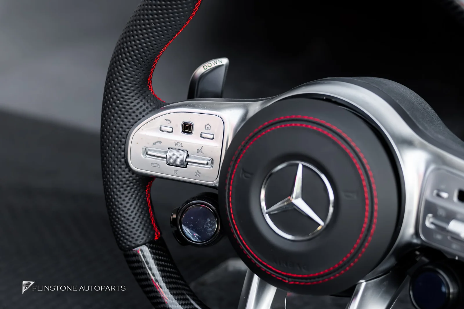 W205 C205 C-Class 2024 จอสวยคมชัด ติดตั้งเข้ารูปเป๊ะ ไม่ต้องดัดแปลง
