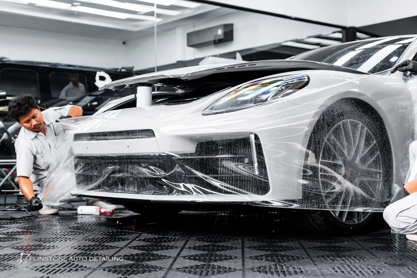 披上透明铠甲为 Porsche Panamera 光泽永驻搭配 DRESDEN PROTECTION Paint
