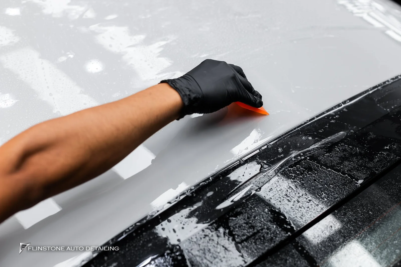 披上透明铠甲为 Porsche Panamera 光泽永驻搭配 DRESDEN PROTECTION Paint