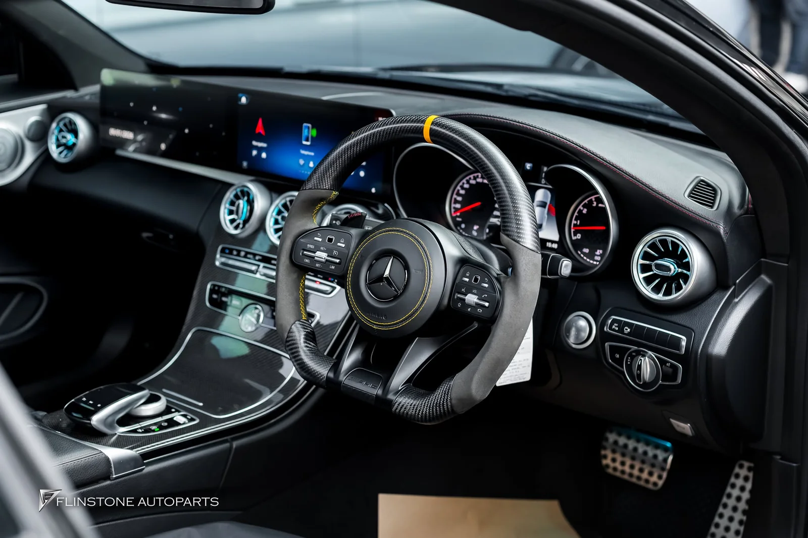 W205 C205 C-Class 2024 — มาใหม่อีกแล้ว! กับการอัปเกรดที่เปลี่ยนโลกภายในห้องโดยสารของ