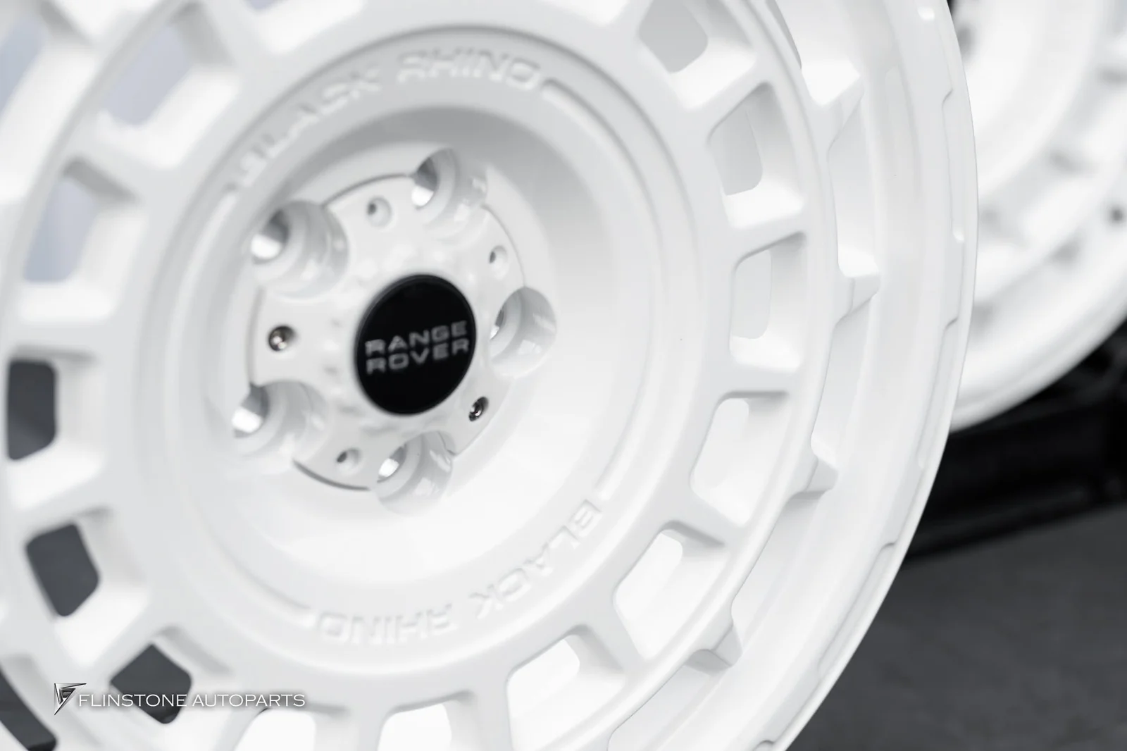 LAND ROVER ลูกค้าเลือกอัปเกรดล้อใหม่ด้วย USUS Forged Wheel ล้อฟอร์จสั่งตัดพิเศษ (Custom