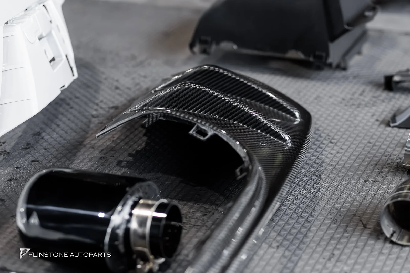 PORSCHE Cayenne E3 9Y0.1 เลือกติดตั้งชุดแต่งรอบคัน TURBO GT